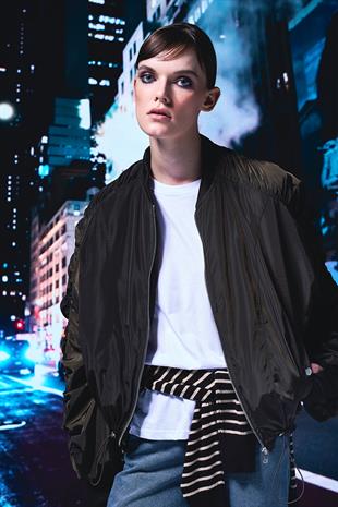 Haki Omuz Ve Kol Detaylı Mont