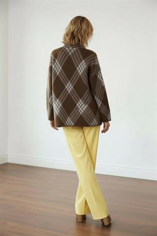 Kahverengi Ekoseli Oversize Triko Hırka