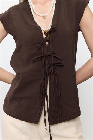 Kahverengi Önü Bağcıklı Dikiş Detaylı Bluz