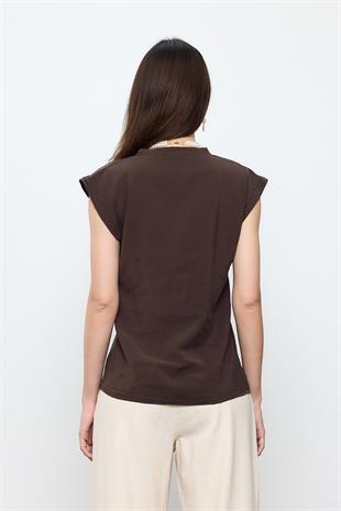 Kahverengi Önü Bağcıklı Dikiş Detaylı Bluz