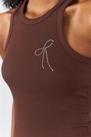 Kahverengi Halter Yaka Fiyonk Detaylı Atlet