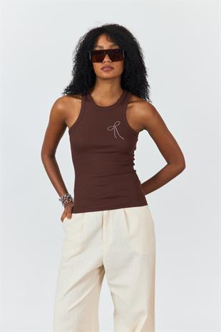 Kahverengi Halter Yaka Fiyonk Detaylı Atlet