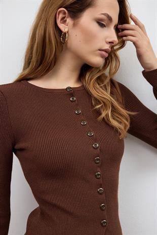 Kahverengi Önü Düğmeli Triko Bluz