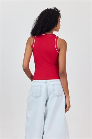 Kırmızı Şeritli Halter Yaka Atlet