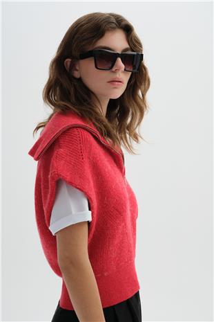 Kırmızı Yaka Detaylı Triko Süveter 