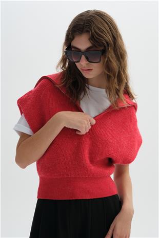 Kırmızı Yaka Detaylı Triko Süveter 