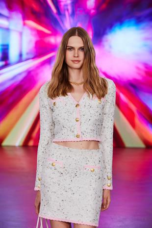 Chanel V-neck buttoned Knitted cardigan