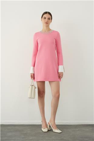  Mini knittes dress with necklace detail