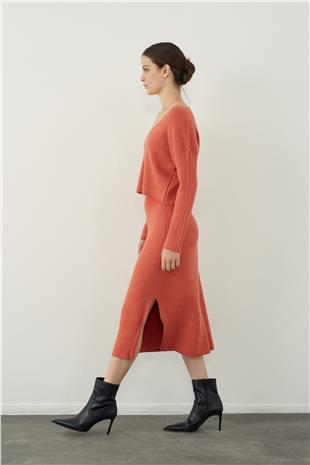 Soft textured slit midi knitted skirt