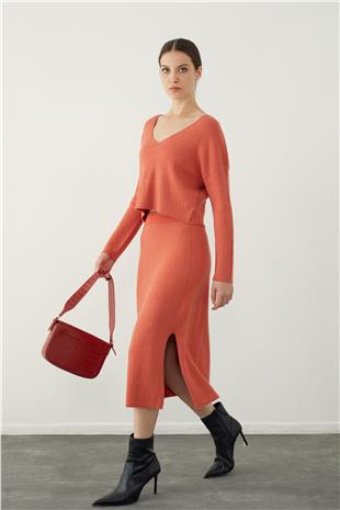 Soft textured slit midi knitted skirt