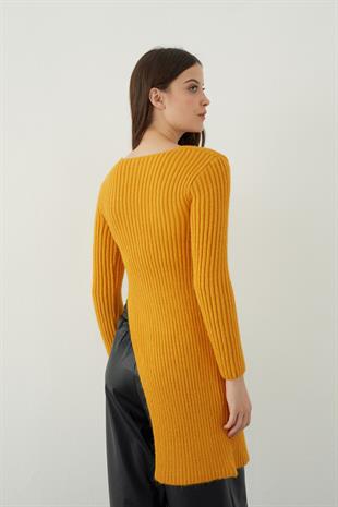 Asymmetrical cut knitted tunic