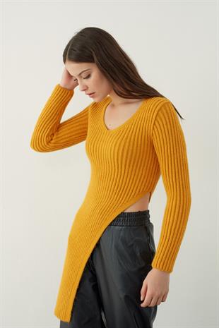 Asymmetrical cut knitted tunic