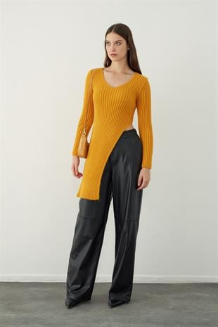 Asymmetrical cut knitted tunic