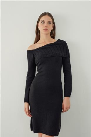 Long knitted dress with asymmetric shoulder detail