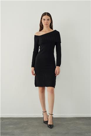 Long knitted dress with asymmetric shoulder detail