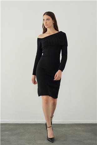 Long knitted dress with asymmetric shoulder detail