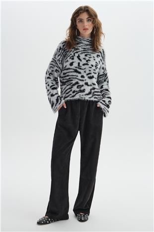 Siyah Balıkçı Yaka Triko Kazak