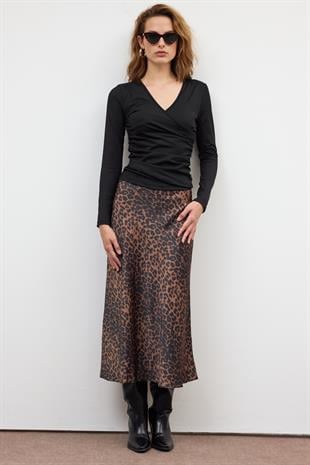 Siyah BELİ BÜZGÜ DETAYLI BLUZ