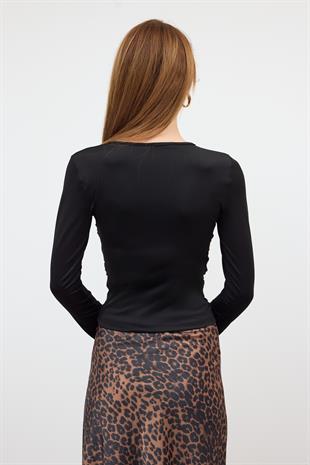 Siyah BELİ BÜZGÜ DETAYLI BLUZ