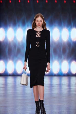 Low-cut long knitted dress