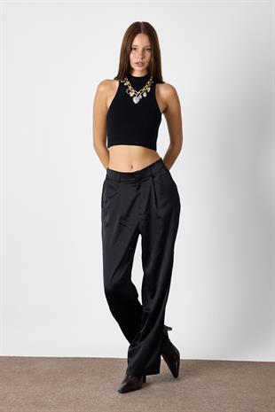 Siyah DİK YAKALI TRİKO CROP TOP