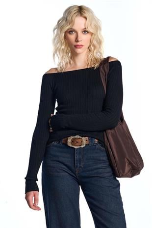 Siyah Düşük Omuzlu Triko Bluz