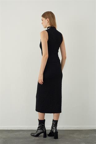 Embossed pattern midi knitted skirt