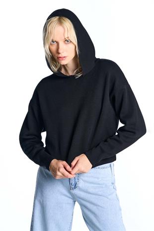 Siyah Kapüşonlu Triko Sweatshirt