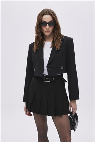 Black Belt Detailed Pleated Mini Skirt