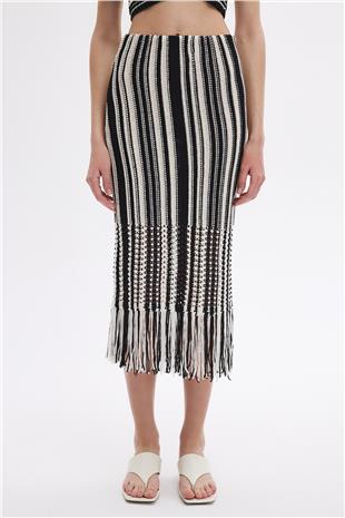 Siyah Kontrast Püsküllü Triko Etek