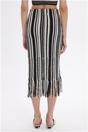 Siyah Kontrast Püsküllü Triko Etek