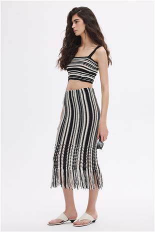 Siyah Kontrast Püsküllü Triko Etek