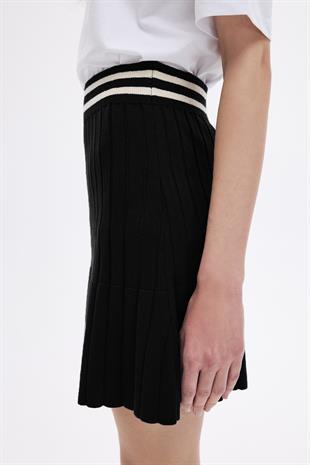 Siyah Pileli Triko Etek