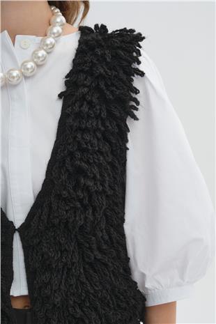 Siyah Püsküllü Hırka