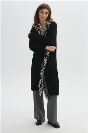 Siyah Uzun Püsküllü Triko Hırka
