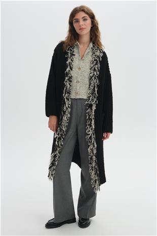 Siyah Uzun Püsküllü Triko Hırka