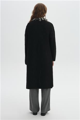 Siyah Uzun Püsküllü Triko Hırka