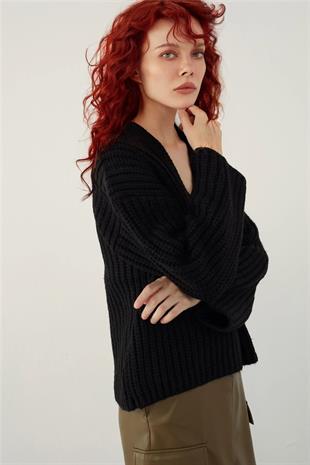 Black V Neck Oversize Knitted Sweater SW23K4715Sİ