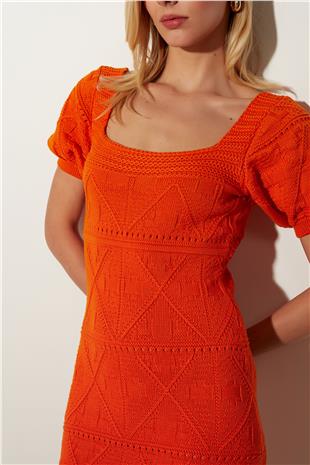 Orange Squre Neck Knitted Dress SS23D4763TU