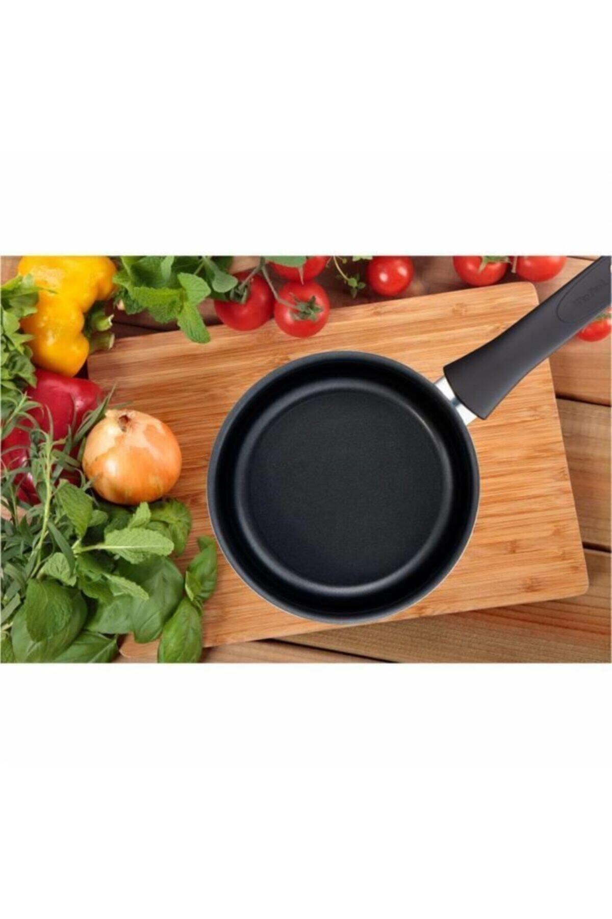 Tefal C3672902 Titanium Elegance 18 cm Thermo-Spot Teknolojili Yapışmaz Sos Tenceresi Siyah 