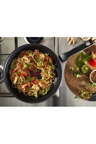 TEFAL TİTANYUM 2X INTENSE TAVA 28 CM 