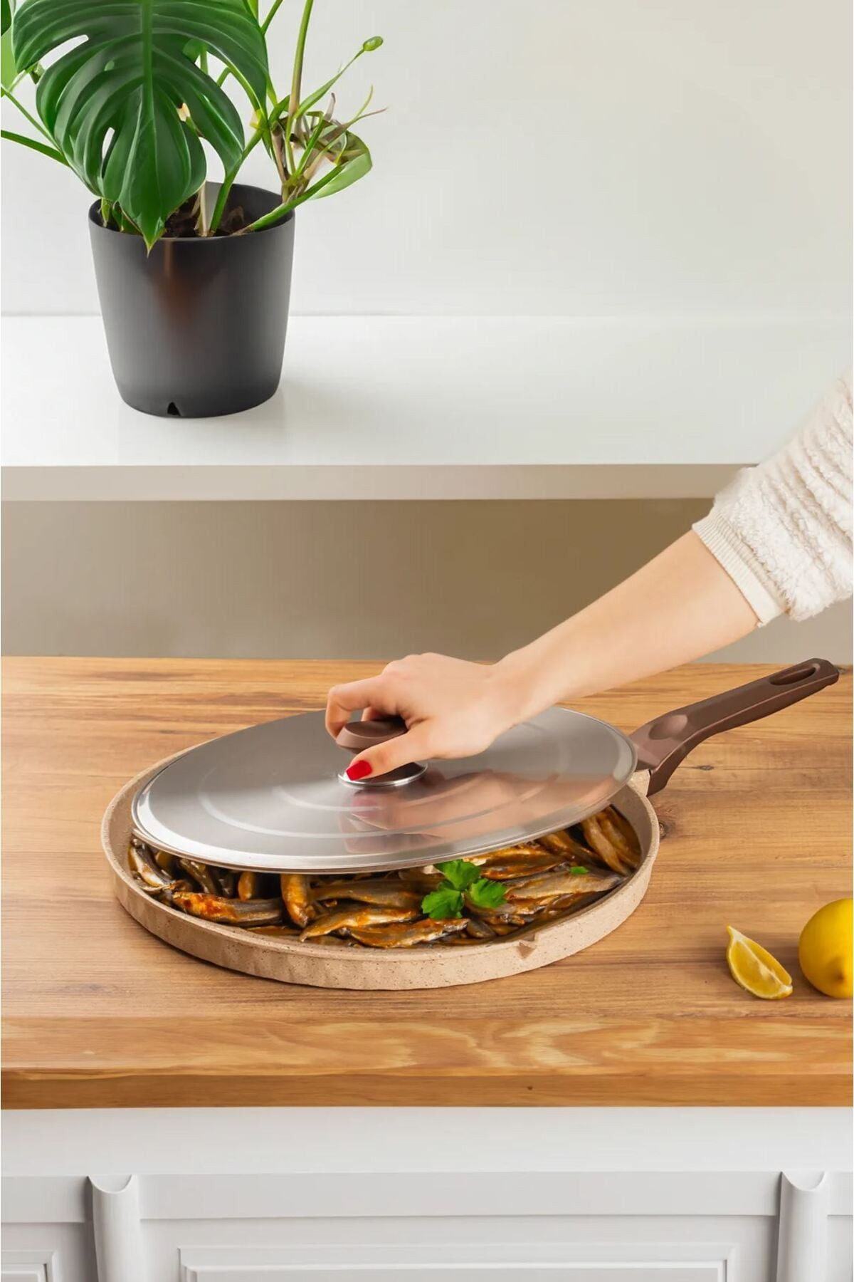 OMS 3293 Granit Döküm Hamsi ve Balık Tavası 34 Cm Bej 