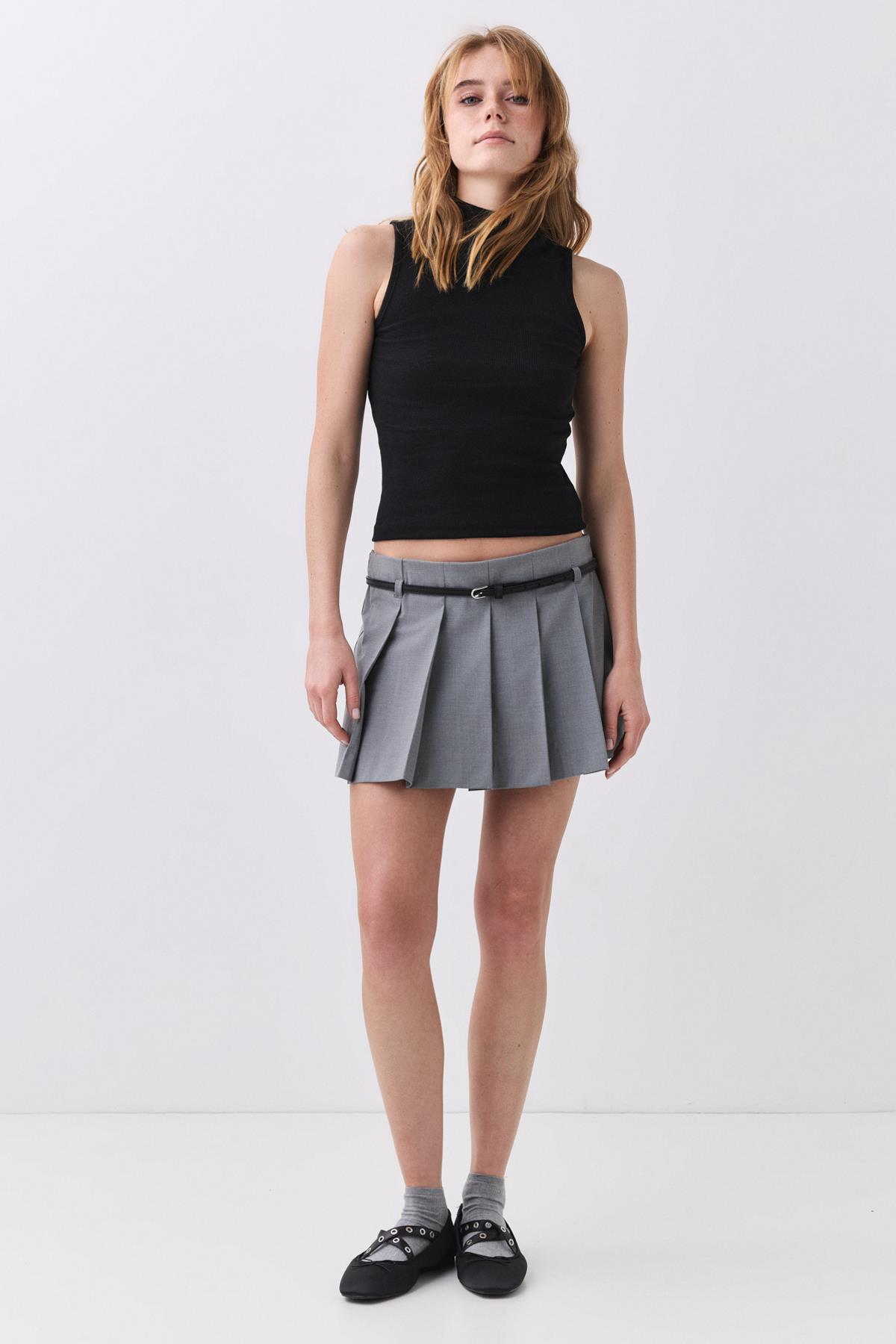 Kadın Balıkçı Yaka Kolsuz Bluz Siyah 9020