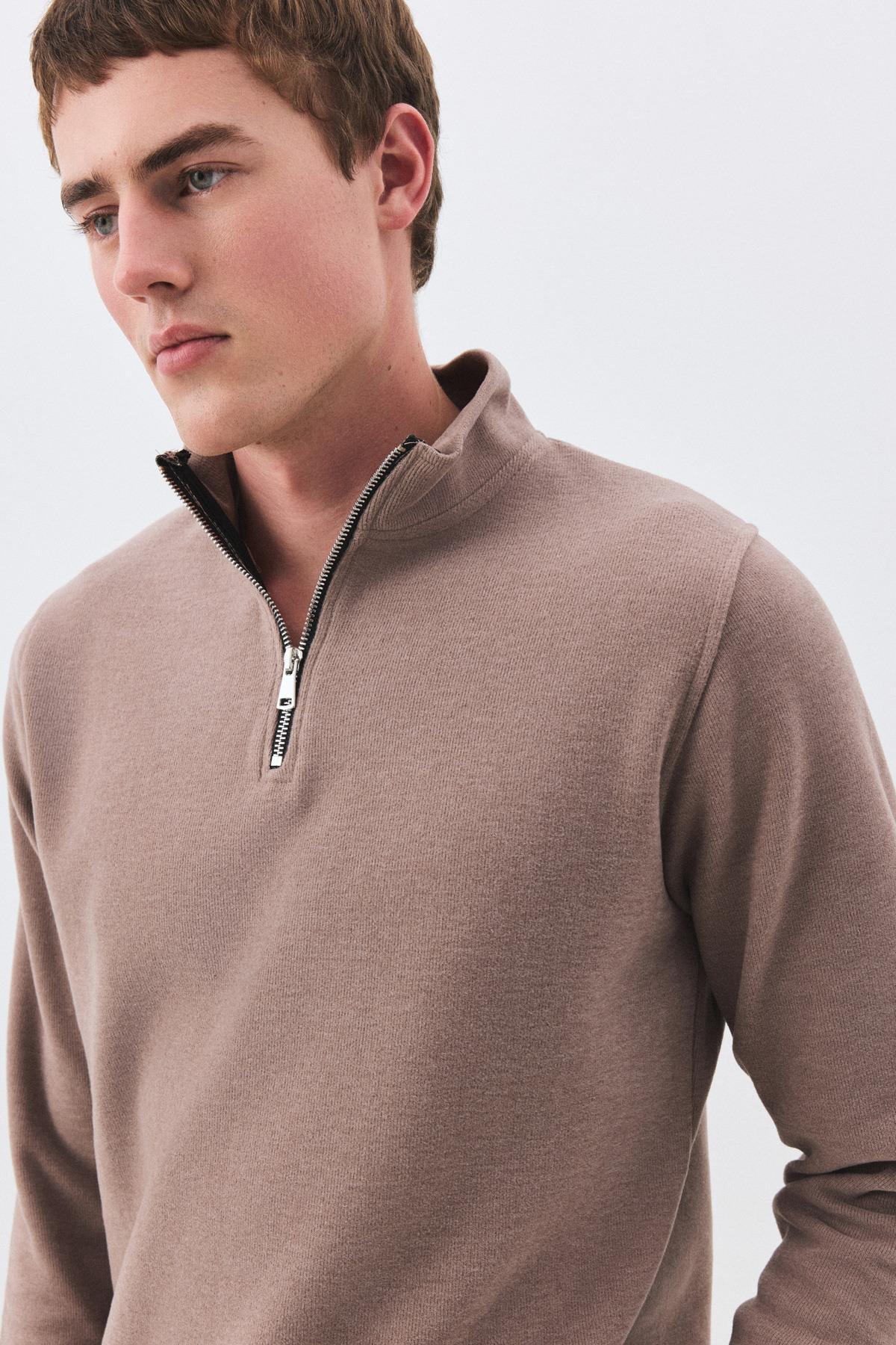 Erkek Standart Fit Pamuklu Selanik Kumaş Yarım Fermuarlı Dik Yaka Sweatshirt Camel