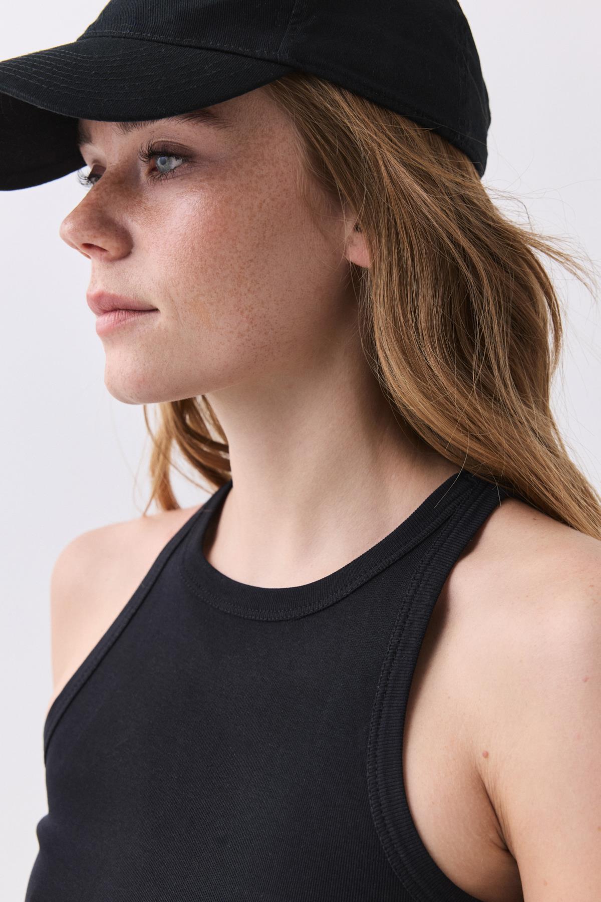 Kadın Slim Fit Dar Kalıp Sıfır Kol Bisiklet Yaka Örme Crop Atlet Siyah  9013