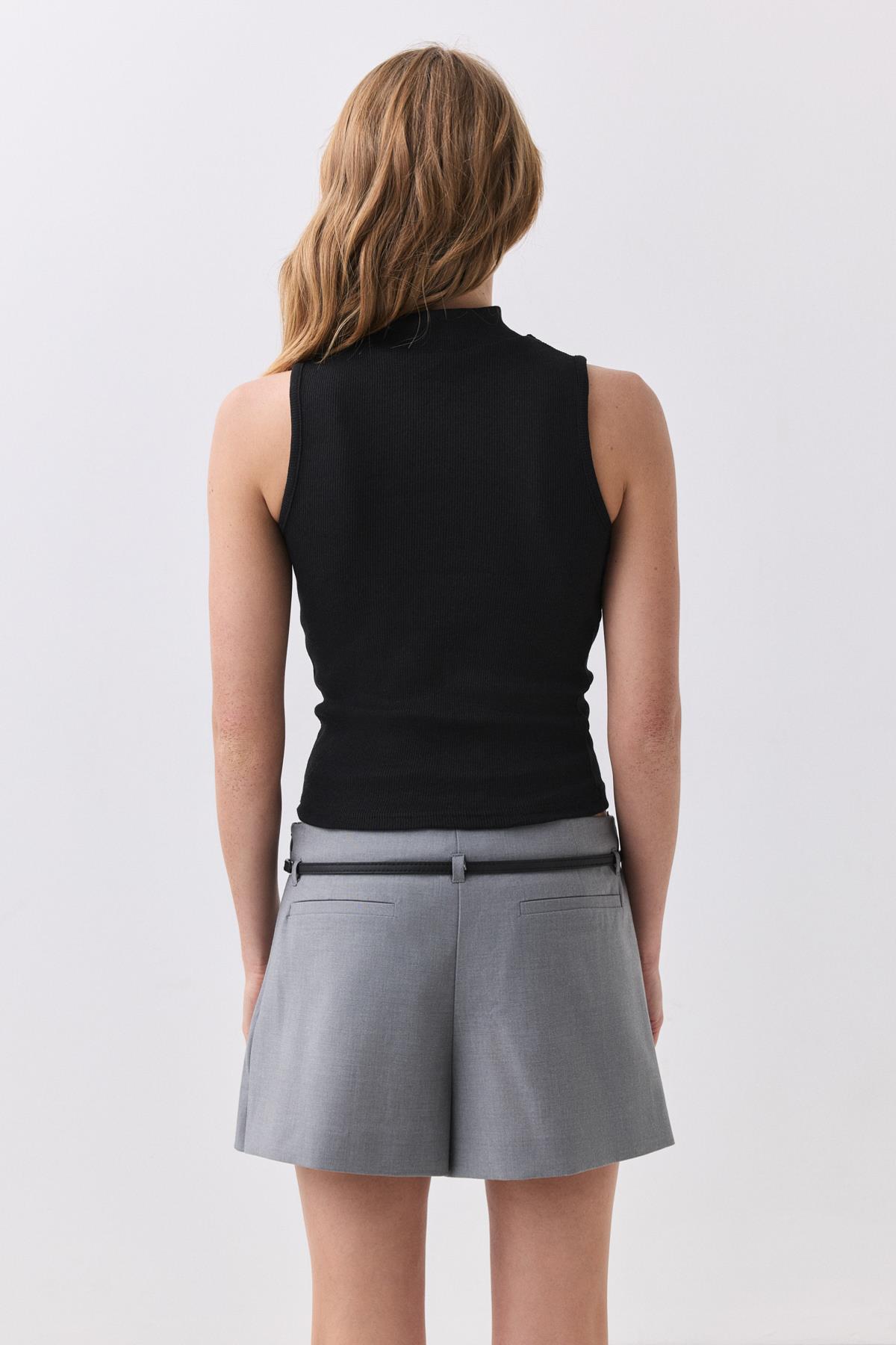 Kadın Balıkçı Yaka Kolsuz Bluz Siyah 9020