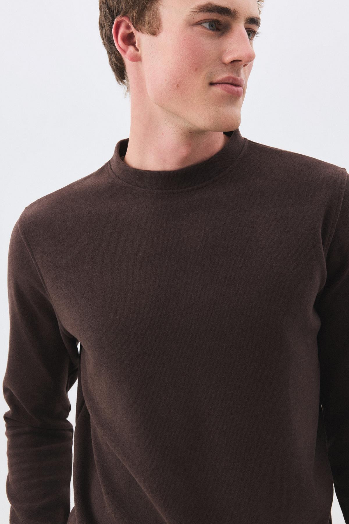 Erkek Slim Fit Pamuklu Selanik Kumaş Bisiklet Yaka Sweatshirt Kahverengi