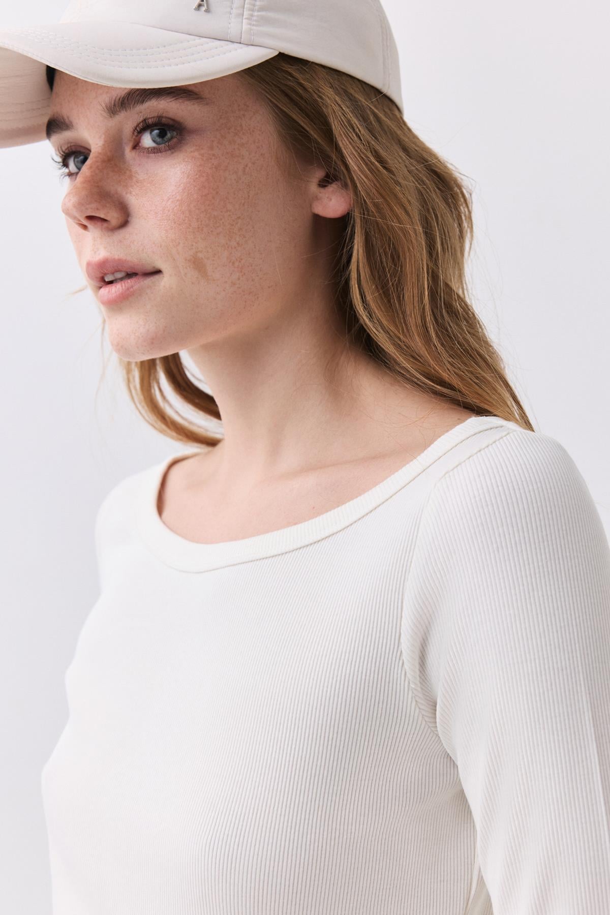 Kadın Kayık Yaka Fitilli Uzun Kollu Bluz Beyaz 9022