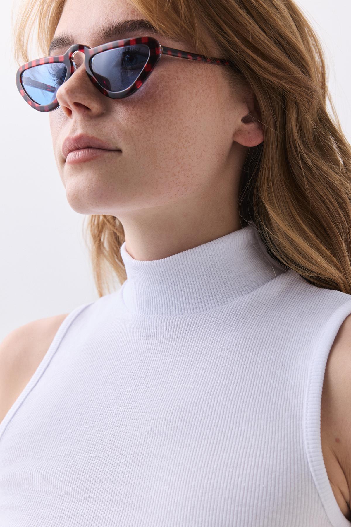 Kadın Balıkçı Yaka Kolsuz Bluz Beyaz 9020