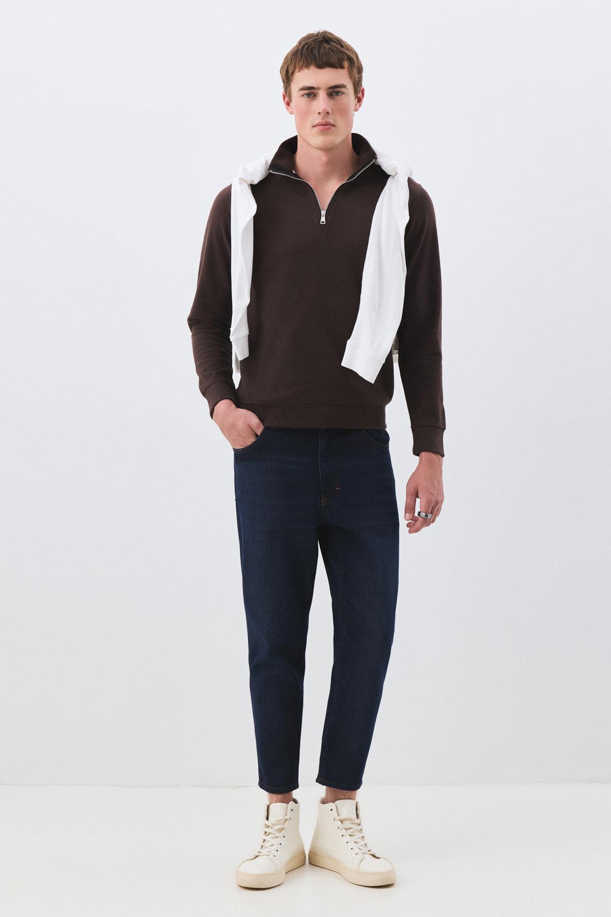 Erkek Standart Fit Pamuklu Selanik Kumaş Yarım Fermuarlı Dik Yaka Sweatshirt Kahverengi